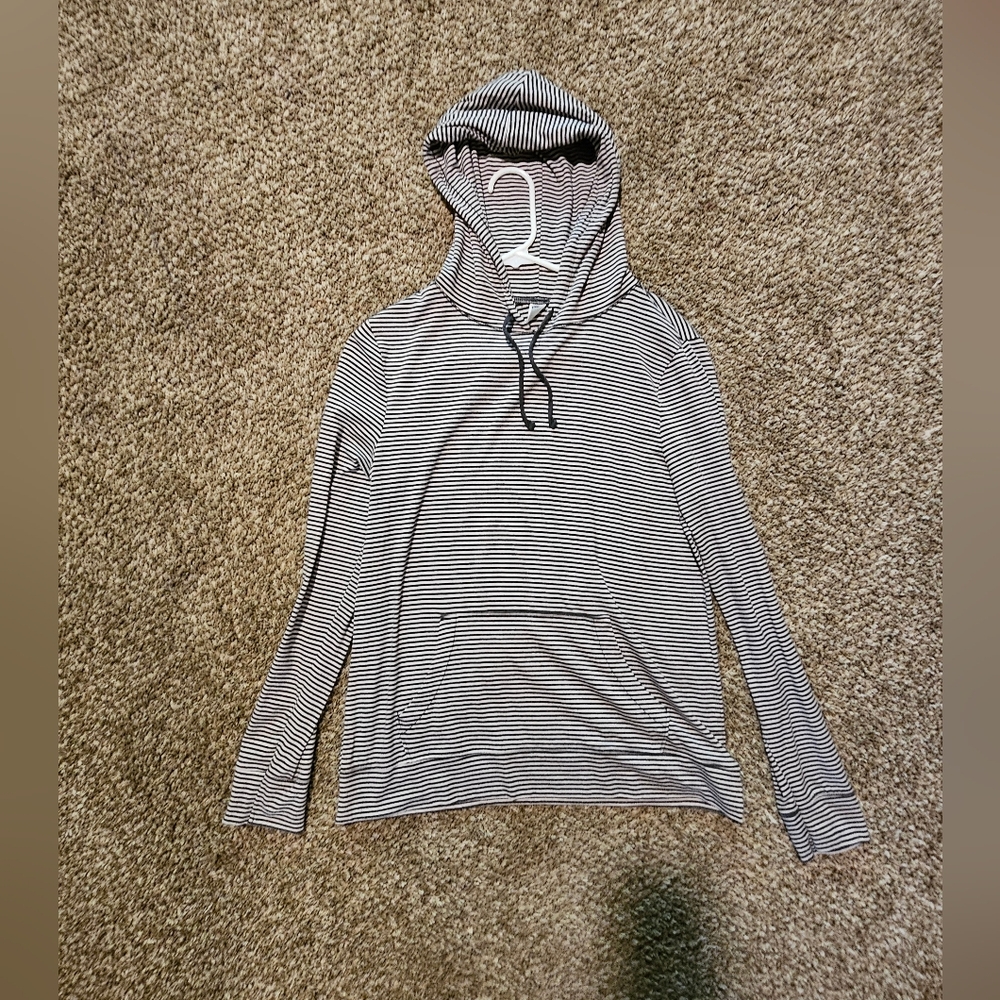 Old Navy Black and White Sweater Classic Style